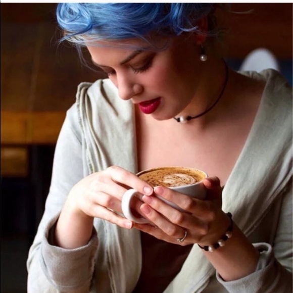 Simple Black Pearl Necklace - Picture 4 of 7